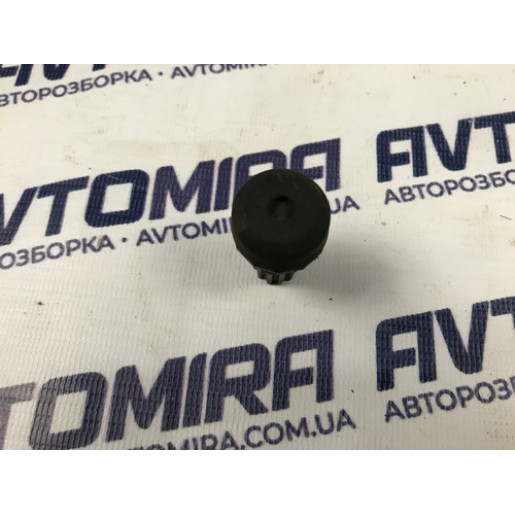 Відбійник кришки багажника Opel Zafira B 2005-2011 13212251